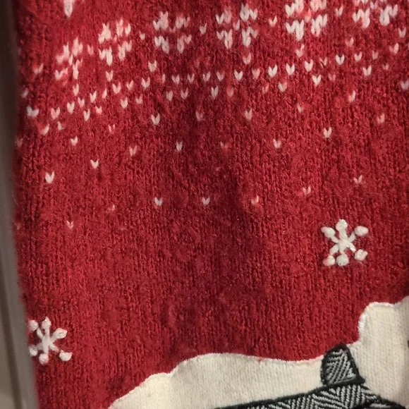 Stay Cozy and Chic with Croft & Barrow's Winter Polar Bear Fair Isle Sweater - Picture 9 of 16